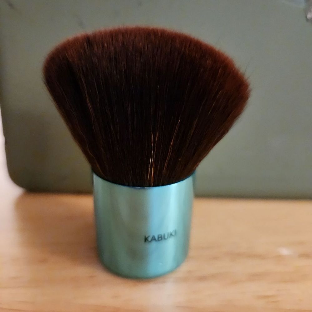 New! Mushroom Headed Brush Foundation Makeup Brush Big Powder Kabuki